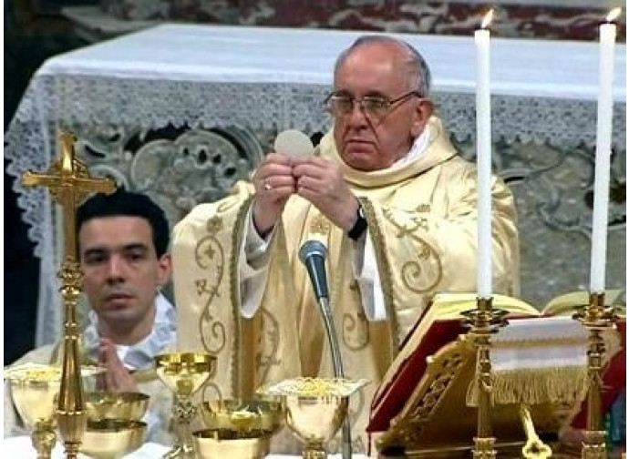 Il crocifisso sull altare Il crocifisso sull altare